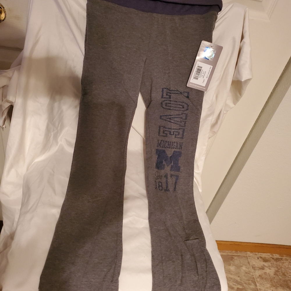 Girls U of M yoga pants